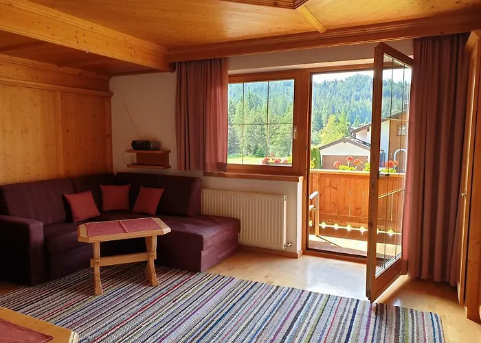 Haus Schiefer アパート ロイタシュ